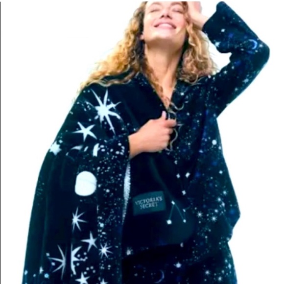 Victoria’s Secret Celestial Moon, Stars, & Planets Throw Sherpa Blanket NWT - Picture 3 of 6